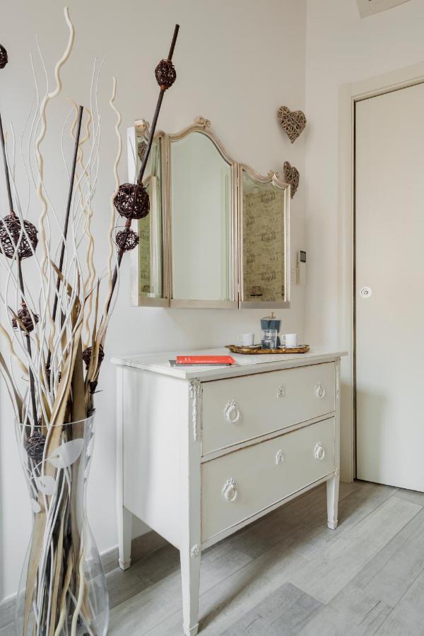Charming Apartment On The Darsena Navigli - Pulizia Eccezionale Милан Экстерьер фото